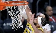 1xbet体育官网入口-篮网签下自由球员约瑟夫，加强内线深度阵容的简单介绍