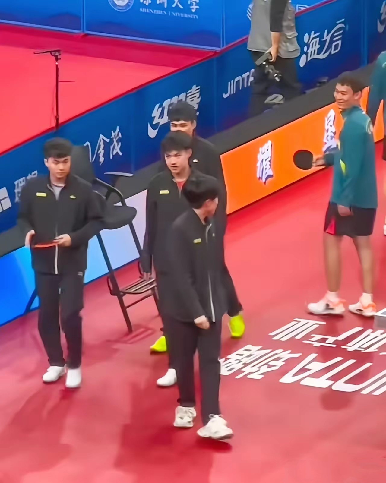 关于山东鲁能遭遇两连败，保级形势严峻的信息