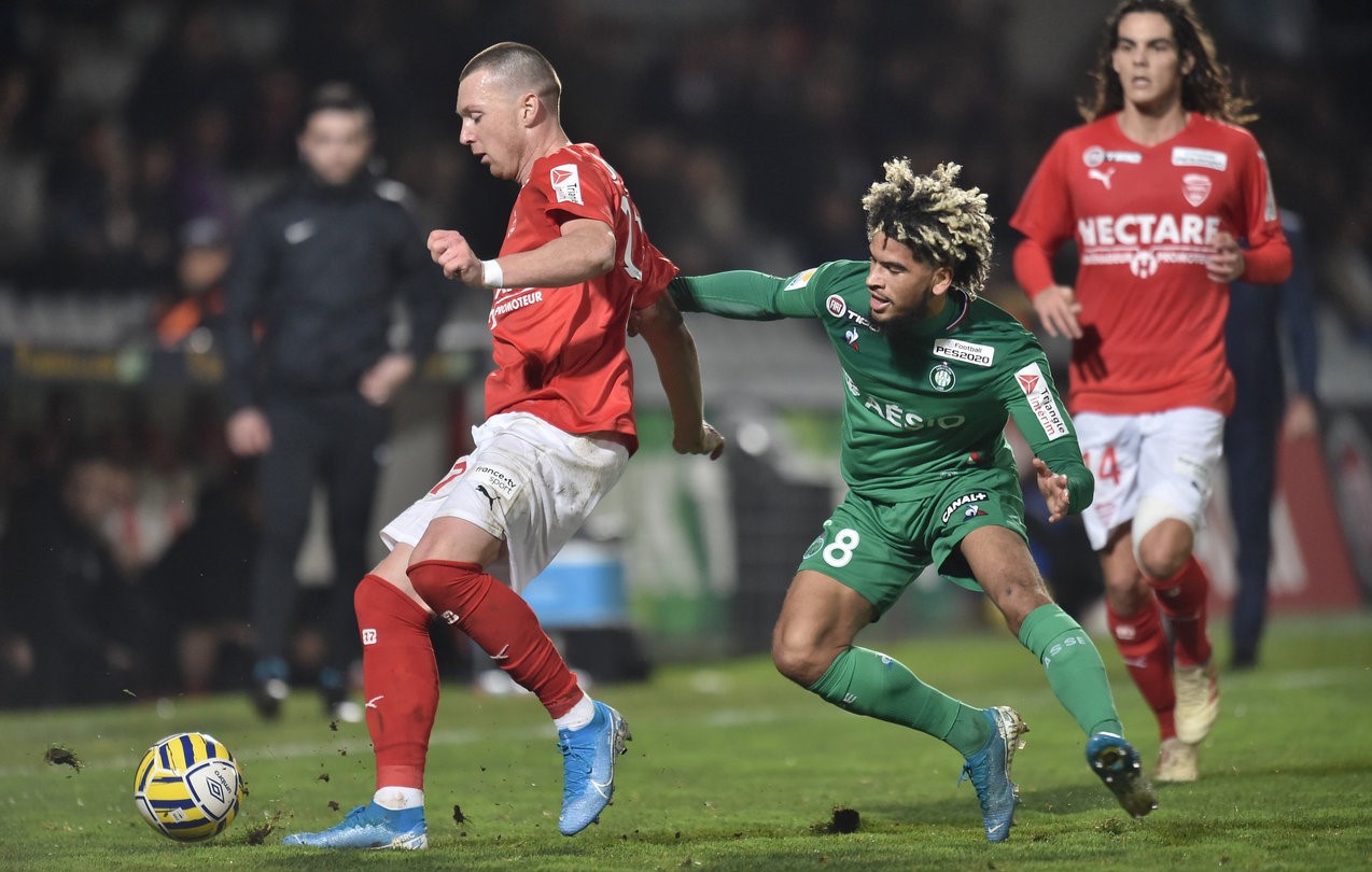 尼姆主场不敌圣埃蒂安，遗憾主场失利