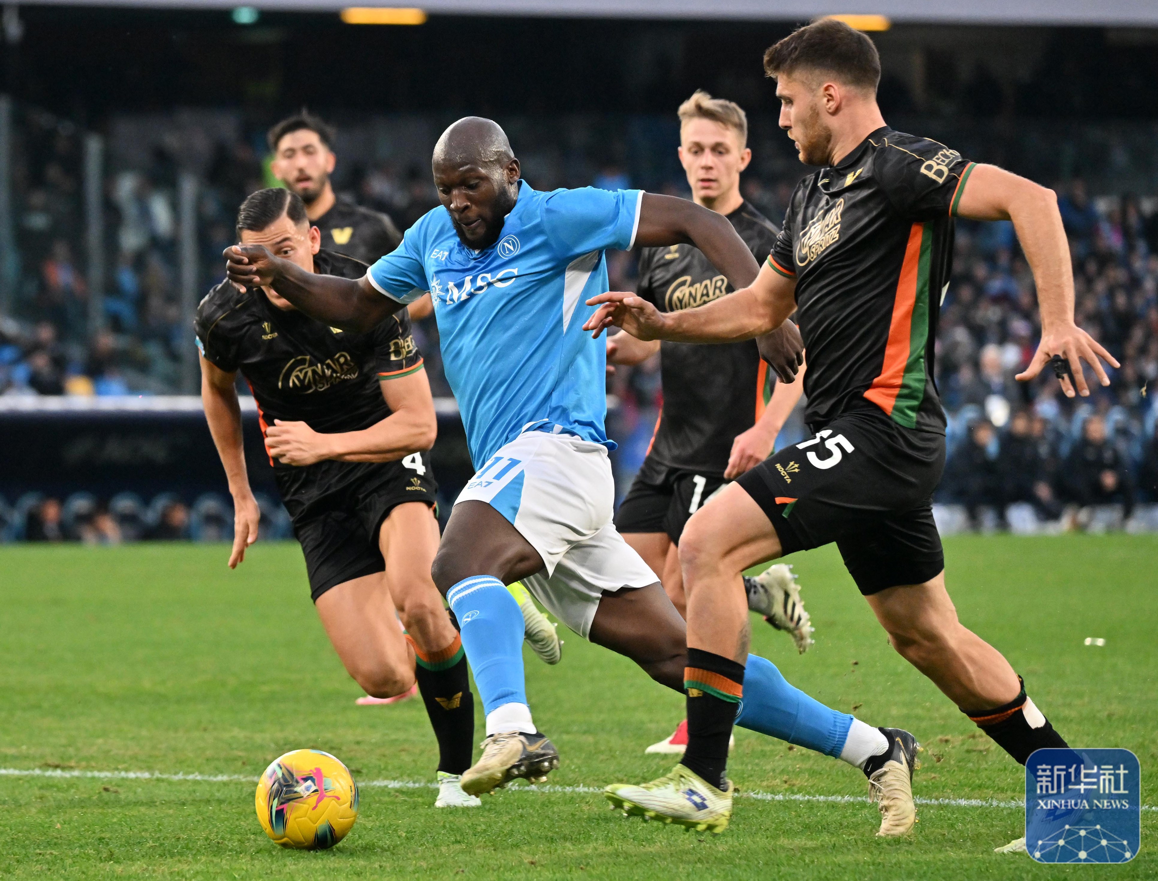 意大利足球比赛中的惊心动魄一刻 意大利足球比赛中的惊心动魄一刻