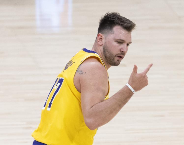 湖人主场力克魔术，迎来三连胜的简单介绍